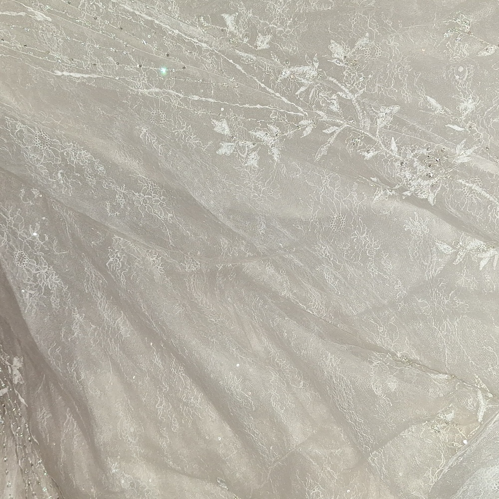 She's the Grand-Dom of all the wedding gowns. SIZE 12, # OJ1762 - Picture 10 of 14